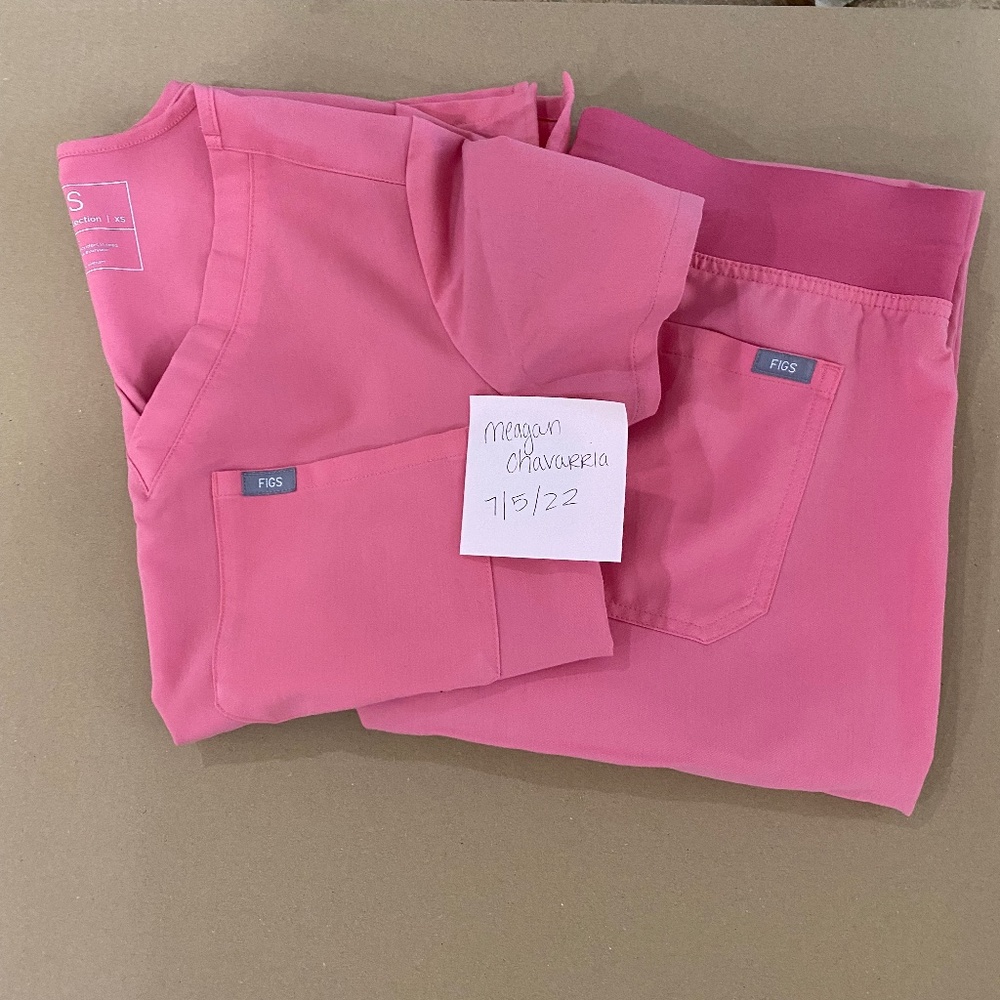 Figs Neon Pink XS Catarina and SP Livingston